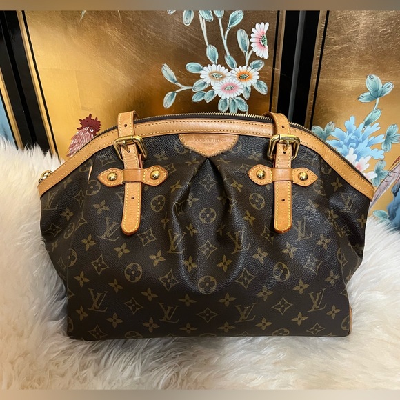 Authentic Louis Vuitton Tivoli GM - Picture 3 of 14